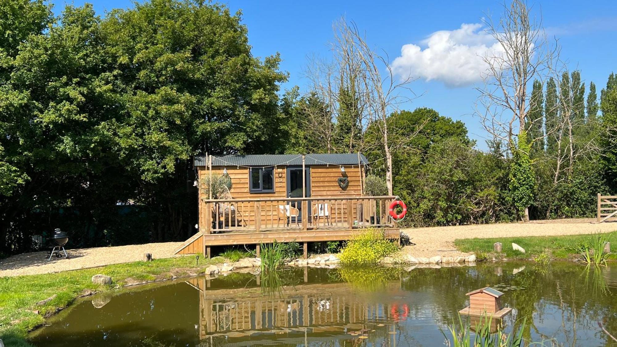 Rusty Duck Retreat Shepherds Hut Shedfield Exterior photo